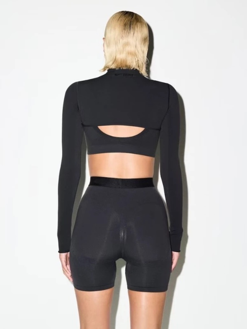Skims  x Nike vintage seamless shrug
Color obsidian